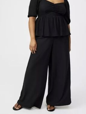 Torrid Pull On Wide Leg Challis Pant Womens Size 3 High Rise Black Elastic Black